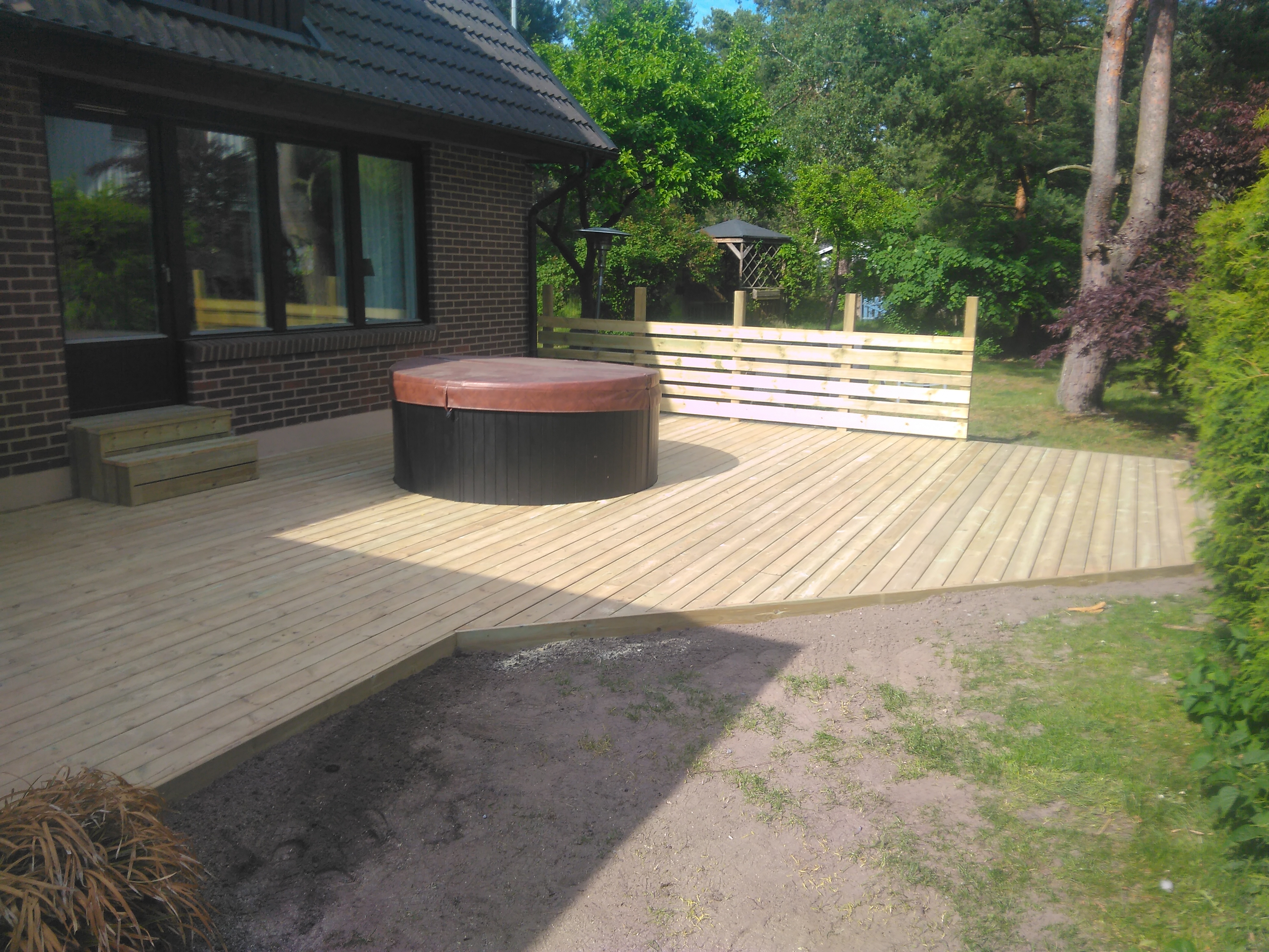 Färdig altan med jacuzzi